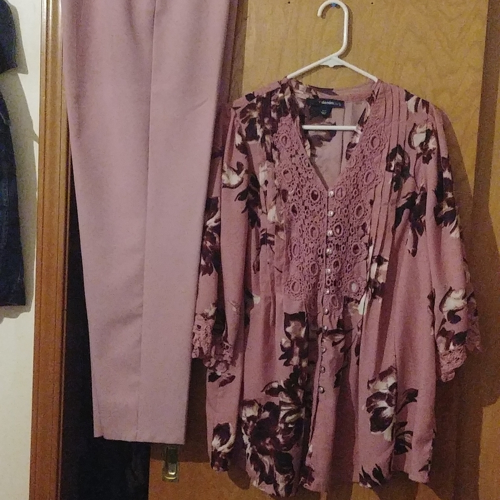 Roamans outfit size 16W.